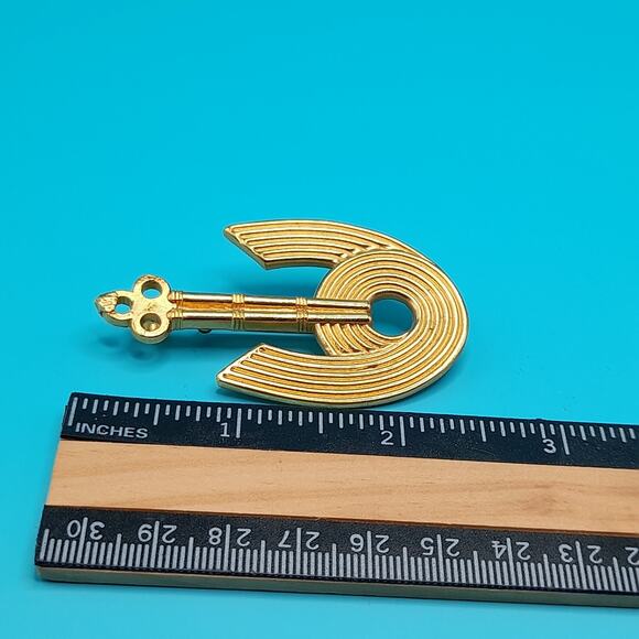 Smithsonian Institution Anchor Brooch Pendant, Gold Tone, 2 1/2 Inches - Picture 9 of 10